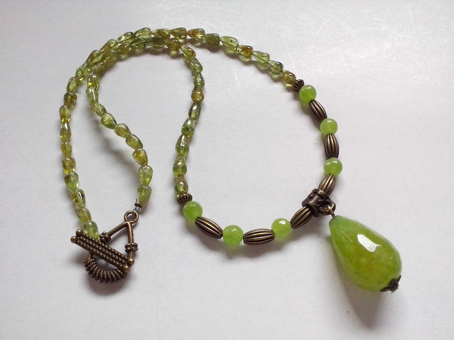 colier peridot si agate verzi lime,pietre naturale
