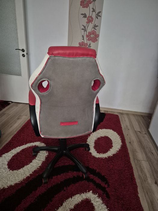 Scaun gaming confortabil