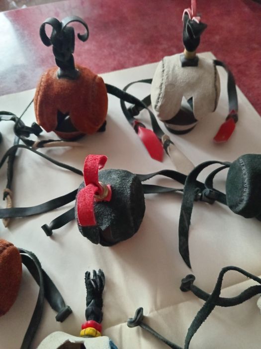 Принадлежности для ловчих птиц.