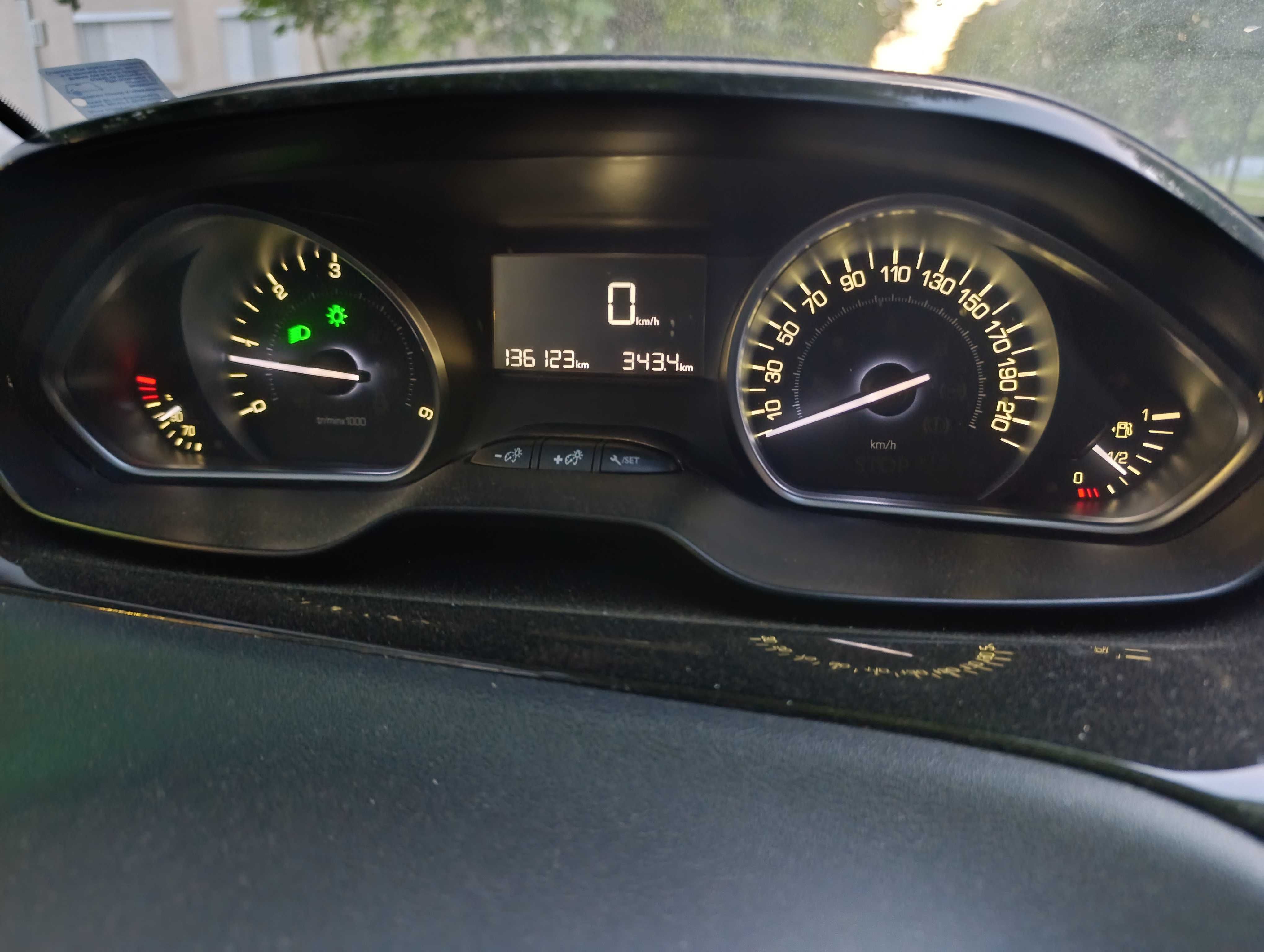 Peugeot 208, 136000 км, в отлично състояние