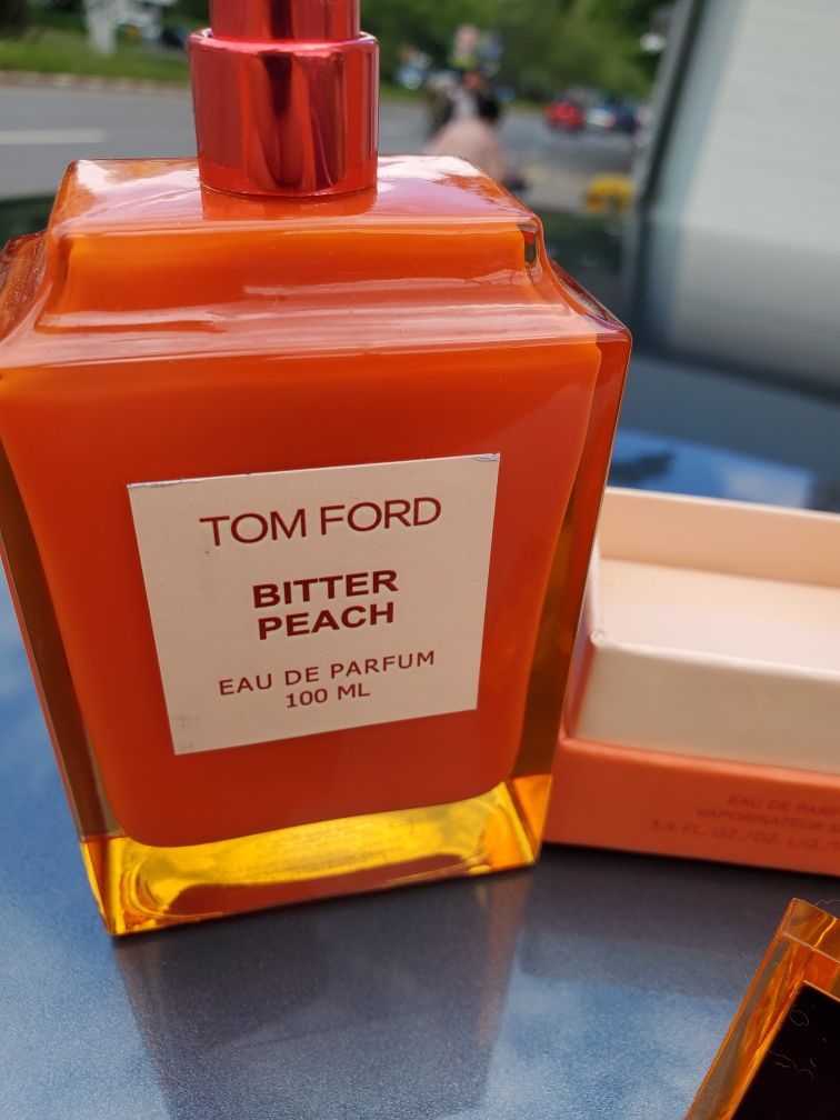 Vând parfumuri tom ford  bitter peach