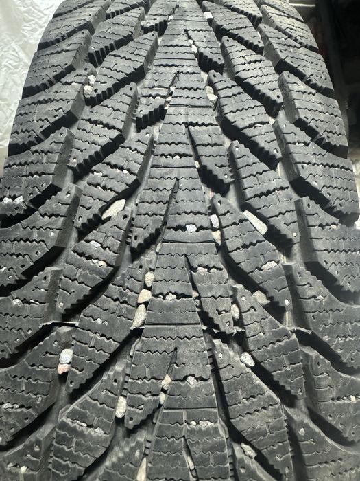 Продам шины в отличном состояний