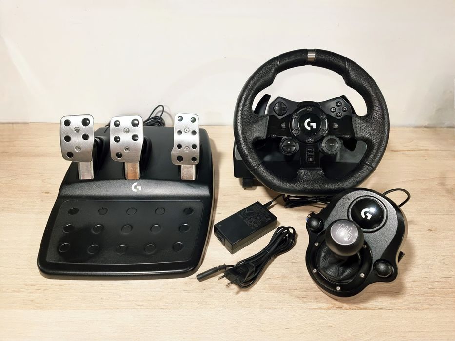 Волан с педали Logitech G923 Racing Wheel за Playstation 4,5 и PC