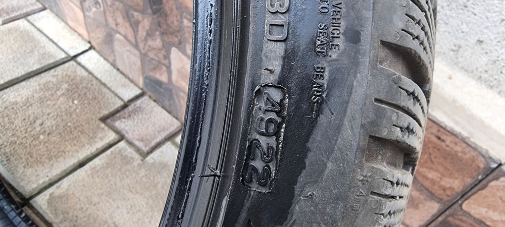 Anvelope iarna  225/40/18 în stare ff bună fără găuri sau petice