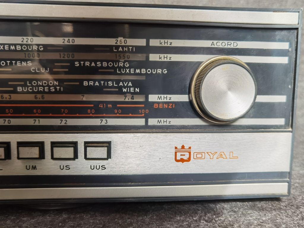 Radio vechi Royal S 734 T1. Tehnoton. 
Produs de Tehnoton.