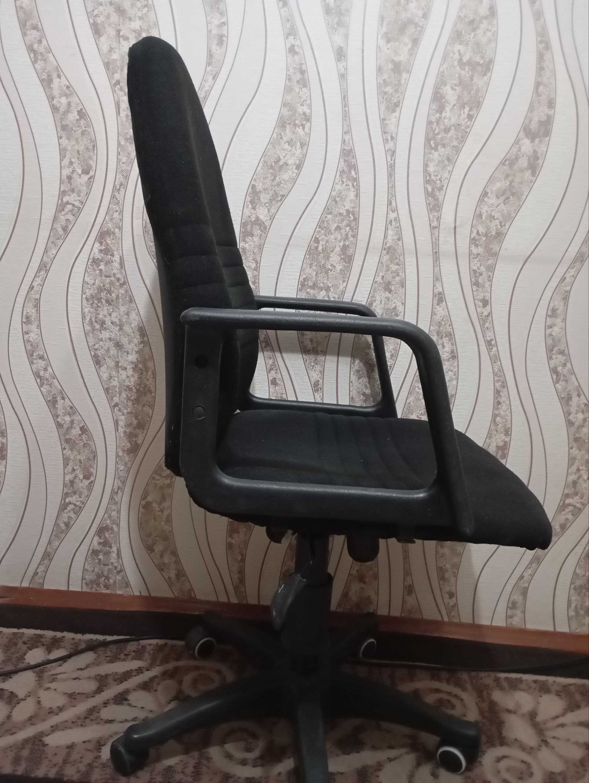 кресло офисное в