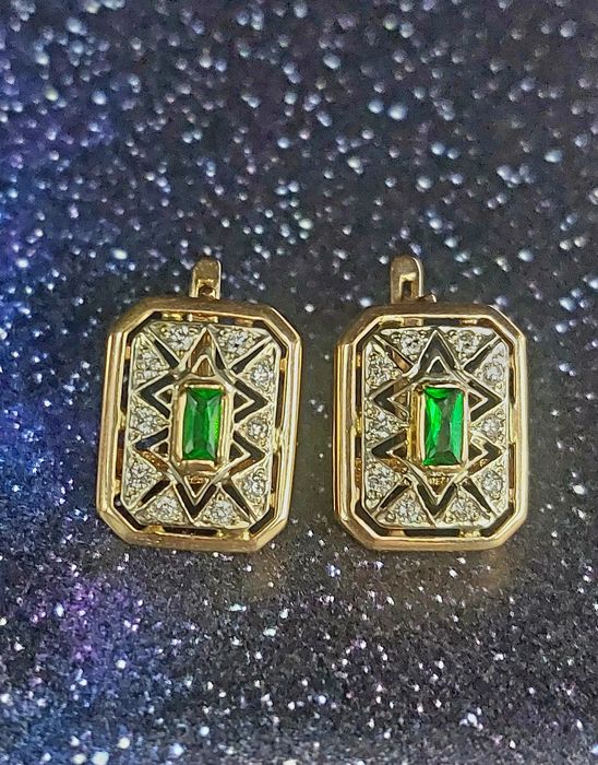 Продам красивые золотые серьги