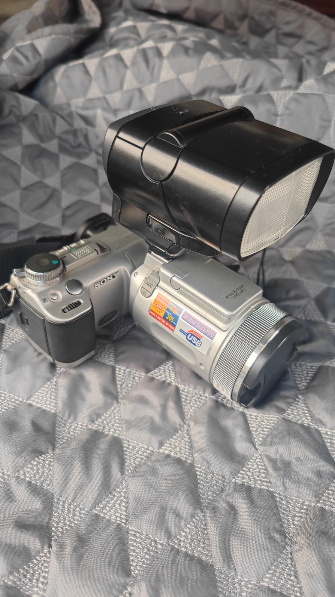 SONY Фотоапарат DSC - F717 + Flash model HVL - F 32X
