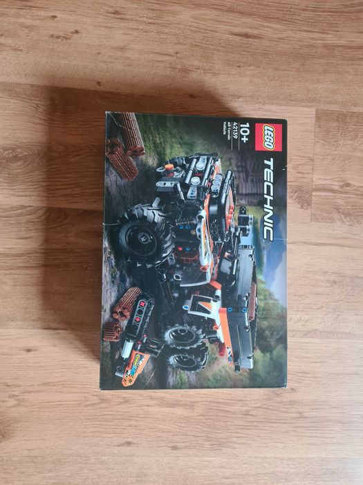 Lego technic 42139  si lego 42123