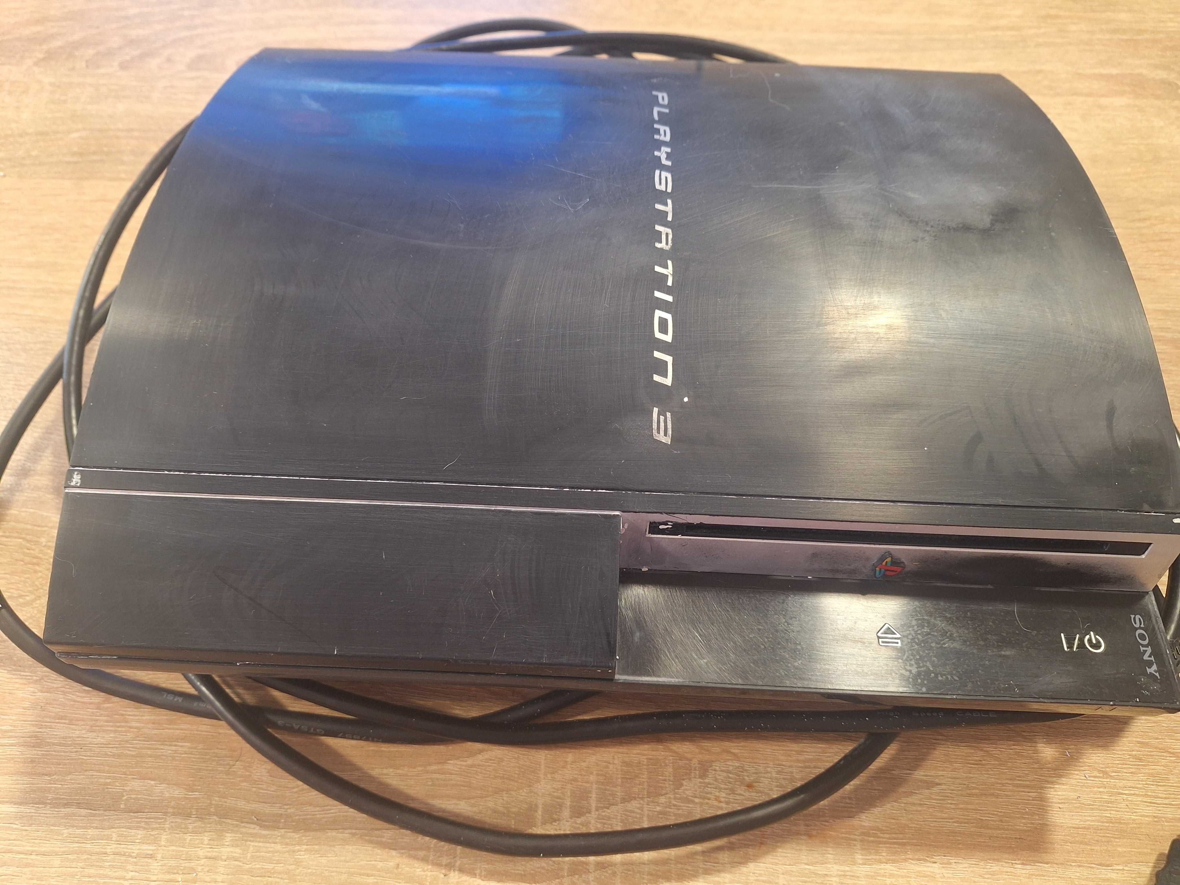 PS3 конзола, два контролера и три игри