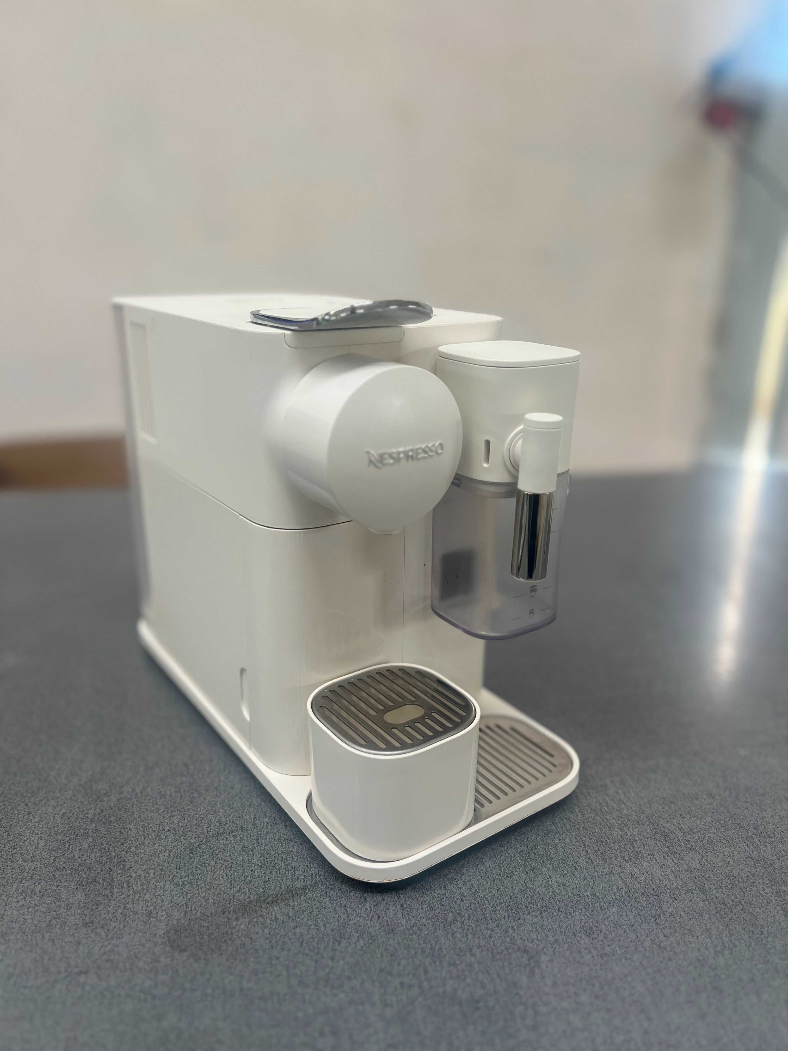 Кафемашина с капсули DeLonghi Lattissima One EN 510.W