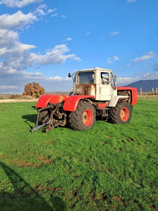 Продавам трактор Т 150