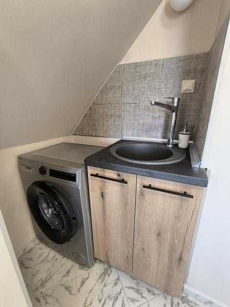 Дава се под наем Двустаен апартамент в Бургас, Център - 50 кв.м за 357 € - Снимка #2
