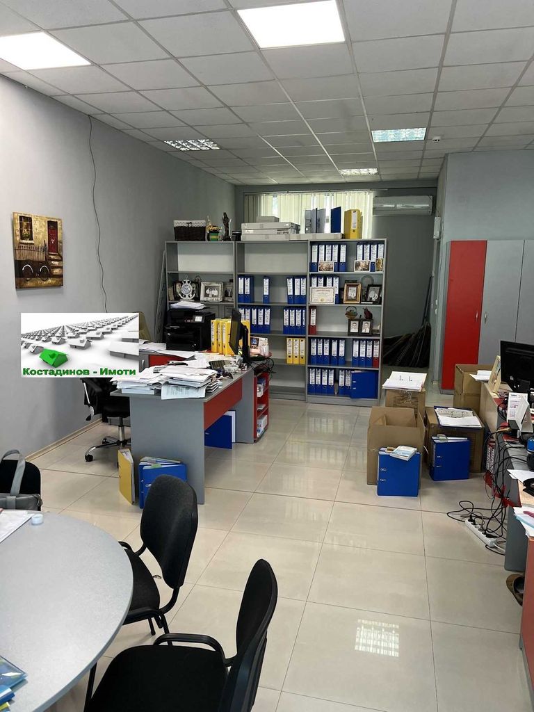 Дава се под наем Офис в Пловдив, Тракия - 64 кв.м за 438.6 € - Снимка #2