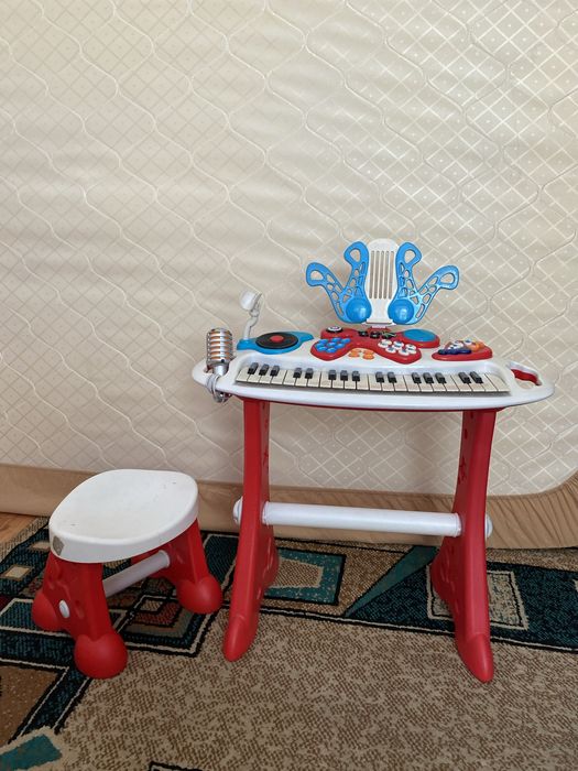 Детское пианино со стульчиком