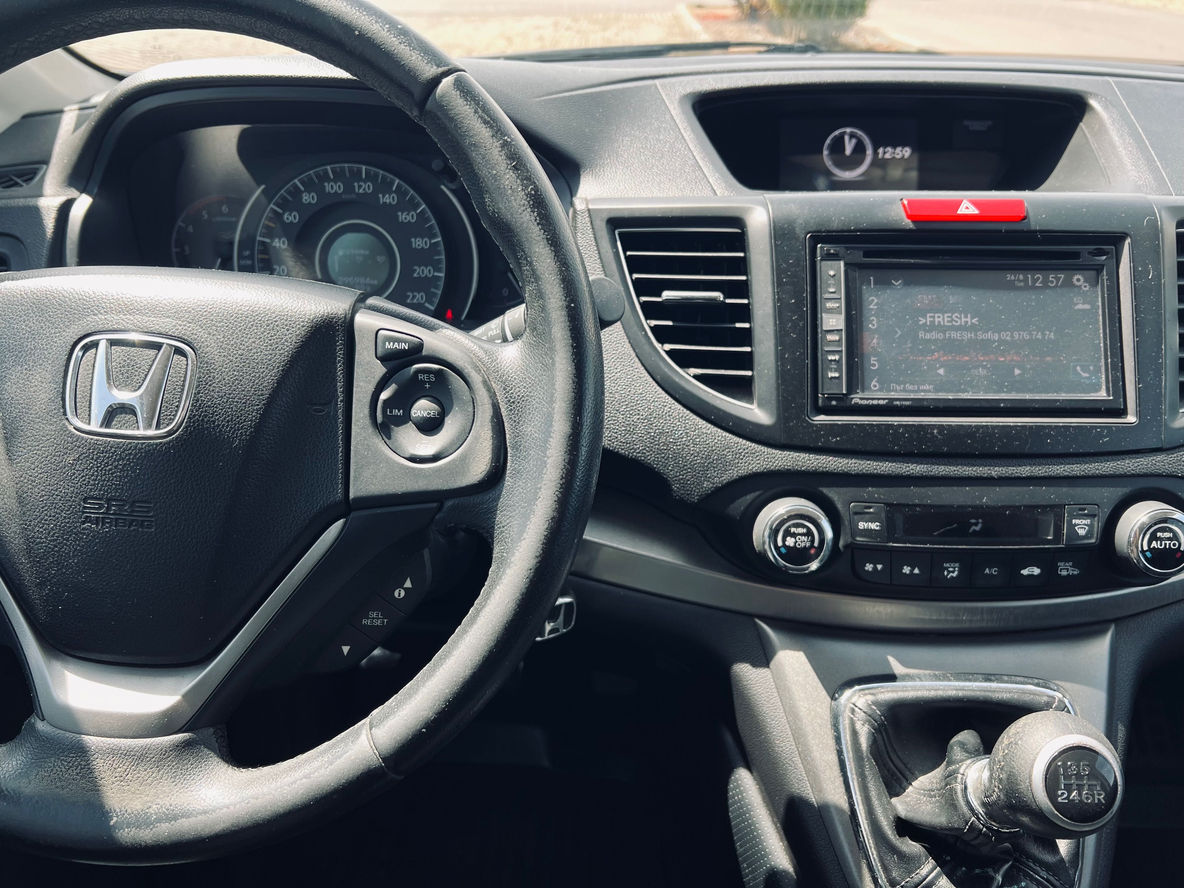 Продавам Honda Cr-v