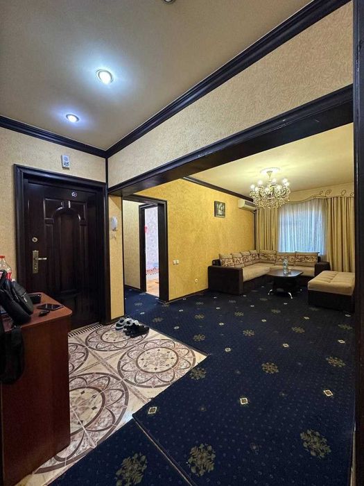 продаётся квартира Юнусабад13 5 ком отличная локация балкон 2х6