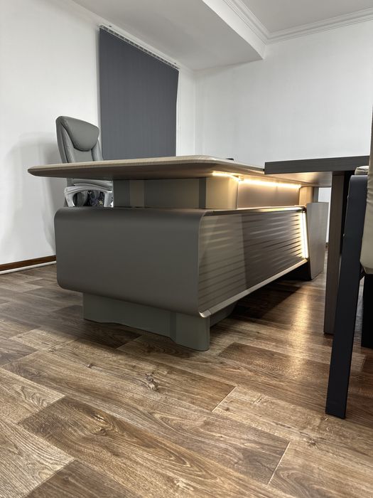 Продам столы руководителя