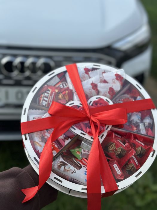 cadou box cu dulciuri kinder