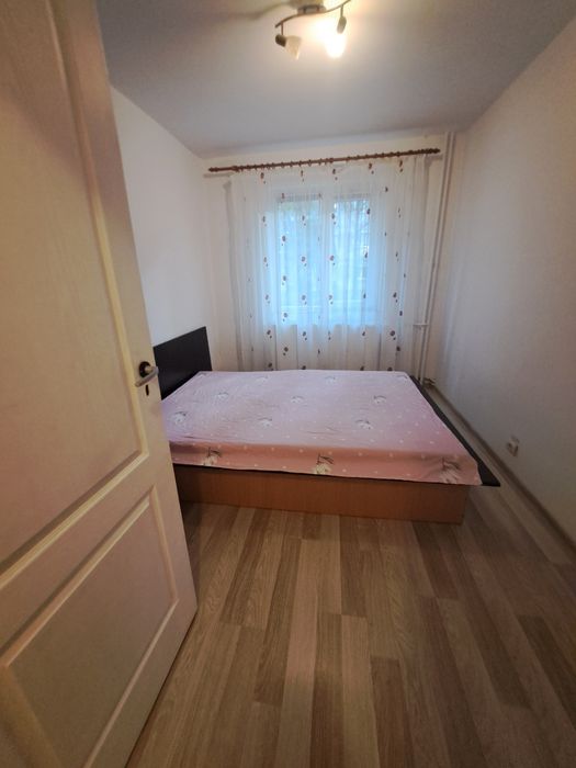 Închiriez apartament cu 3 camere