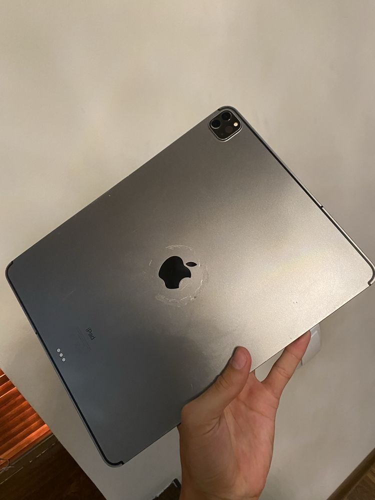 iPad Pro (12,9 4 - поколения)