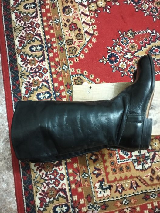 Продам кожанные сапоги