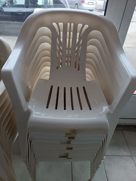 Пластмасови столове