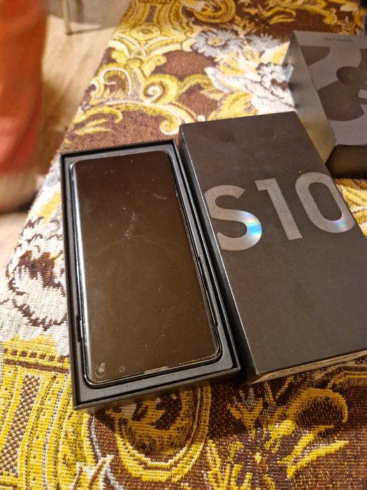 Samsung s10 8/128 gb