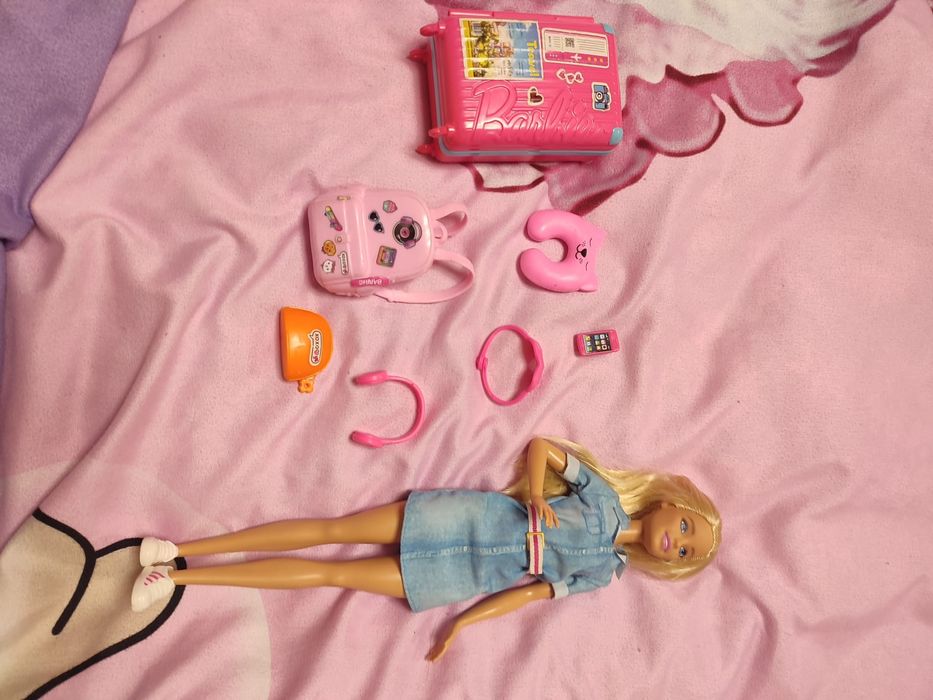 Papusa Barbie Travelling