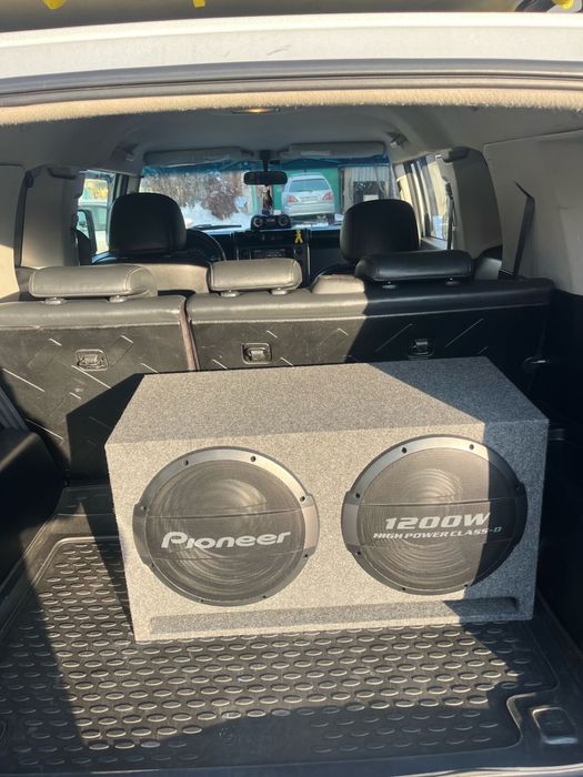 Продам оригинал Пионер Сабвуфер