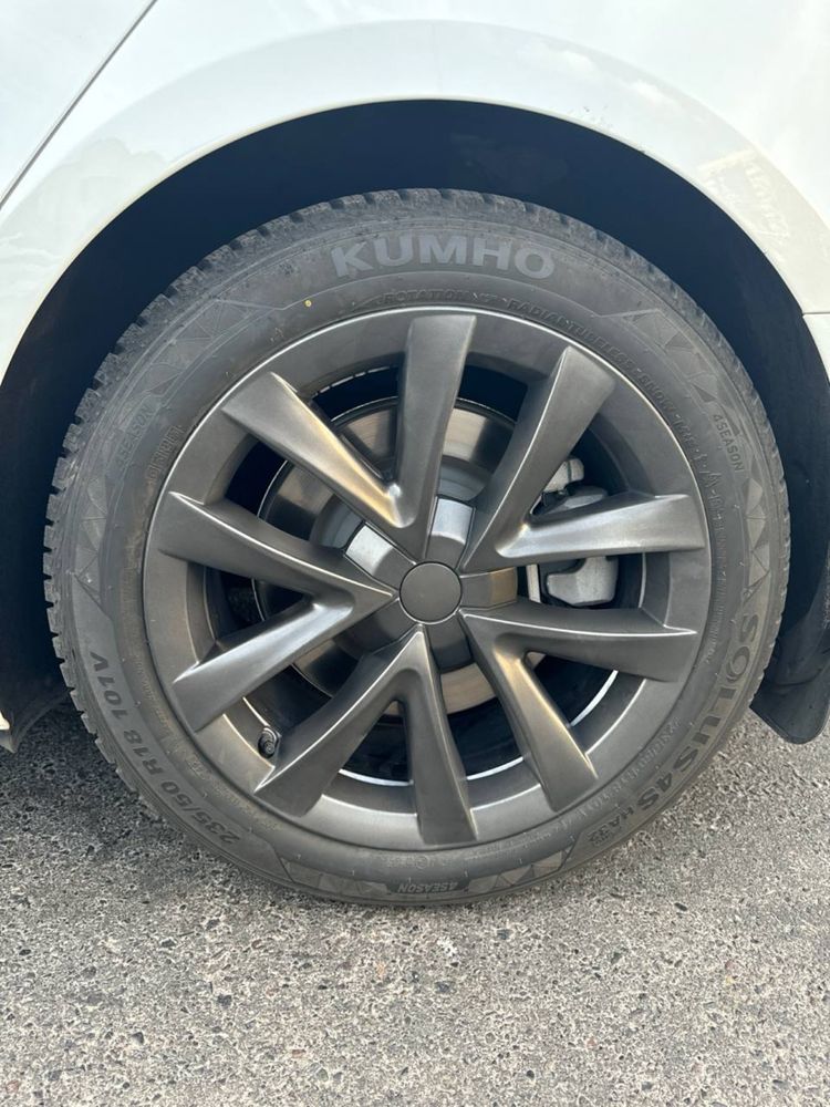 Tesla model 3 standart plus 22 год не битая не крашенная Китай