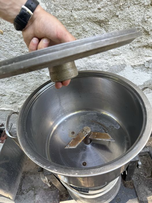 Aparate metalice cu motor