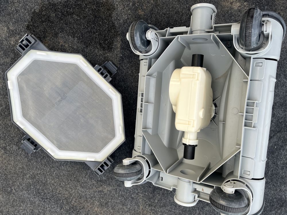 Aspirator Intex de piscină