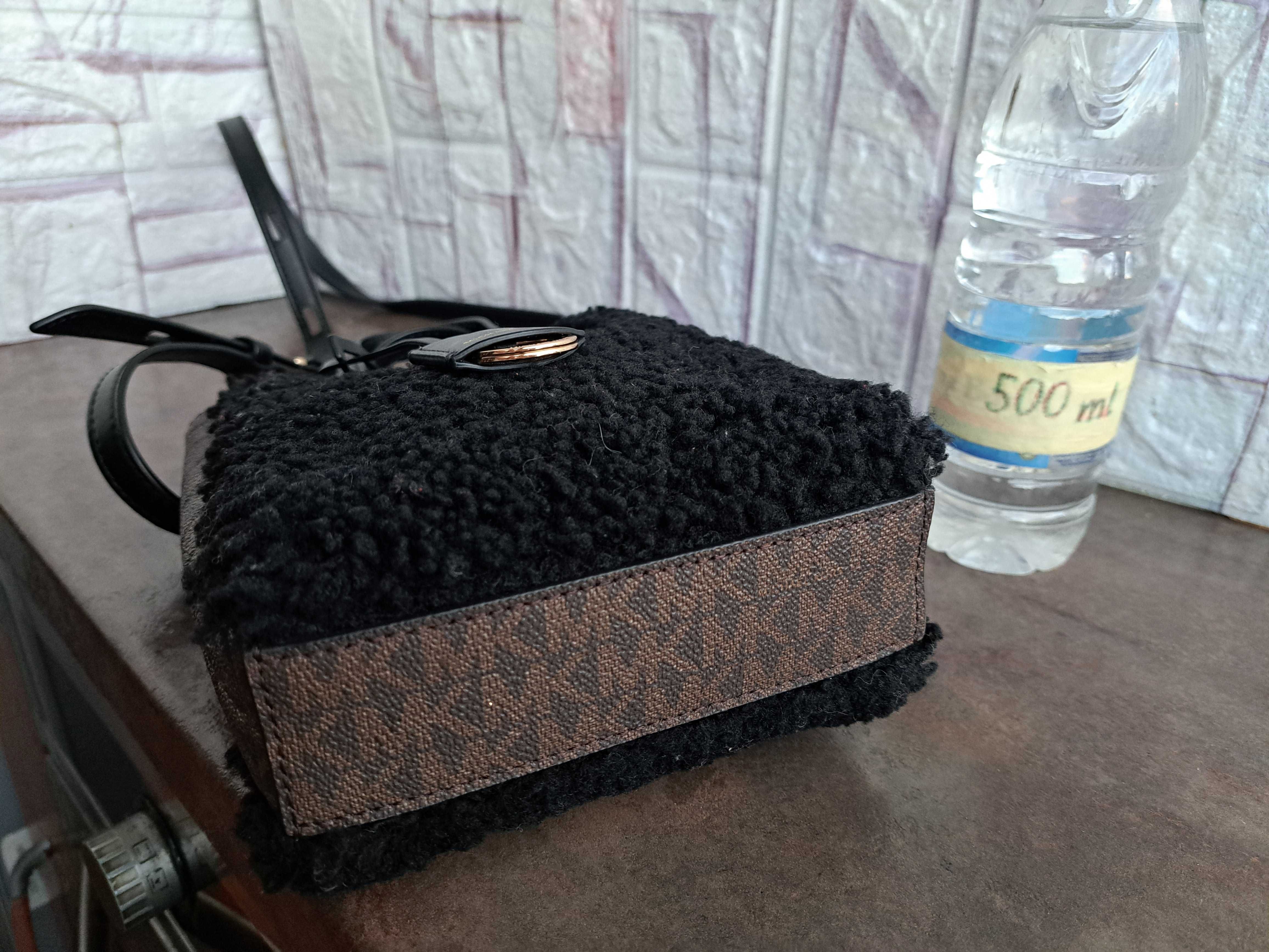 дамска чанта,Michael Kors,малка черна чантичка-естествена кожа