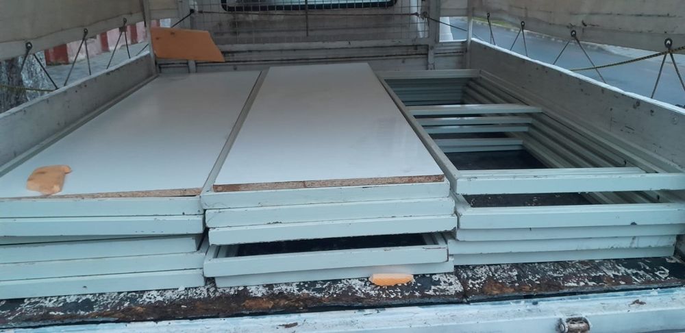 Vand rafturi  metalice cu placa din PAL