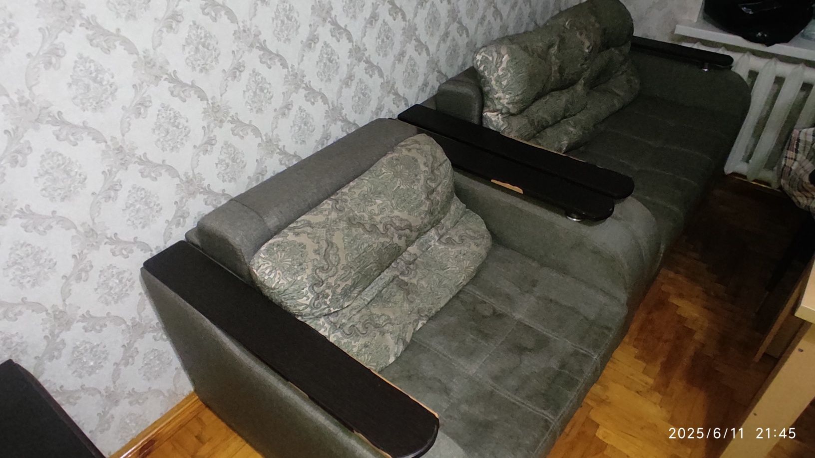 Продам диван и кресло