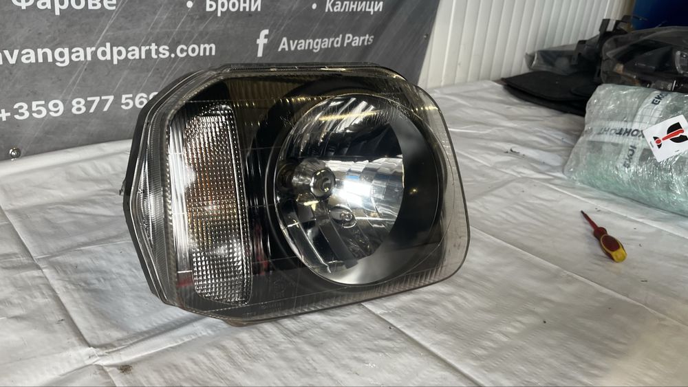 3 броя десен и 1 брой ляв фар Suzuki Jimny
