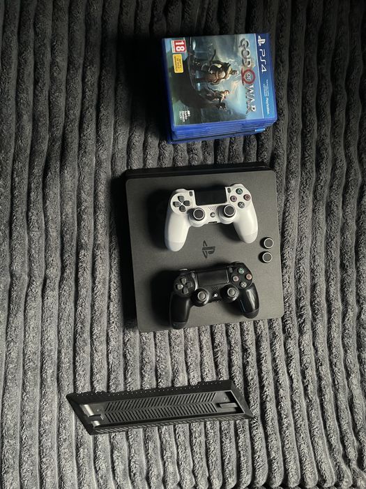PS4 Slim 500GB + 2 controllere + 7 jocuri + suport
