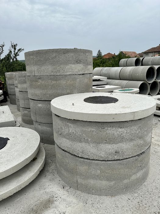 Capace din beton armat cu usa din fonta
