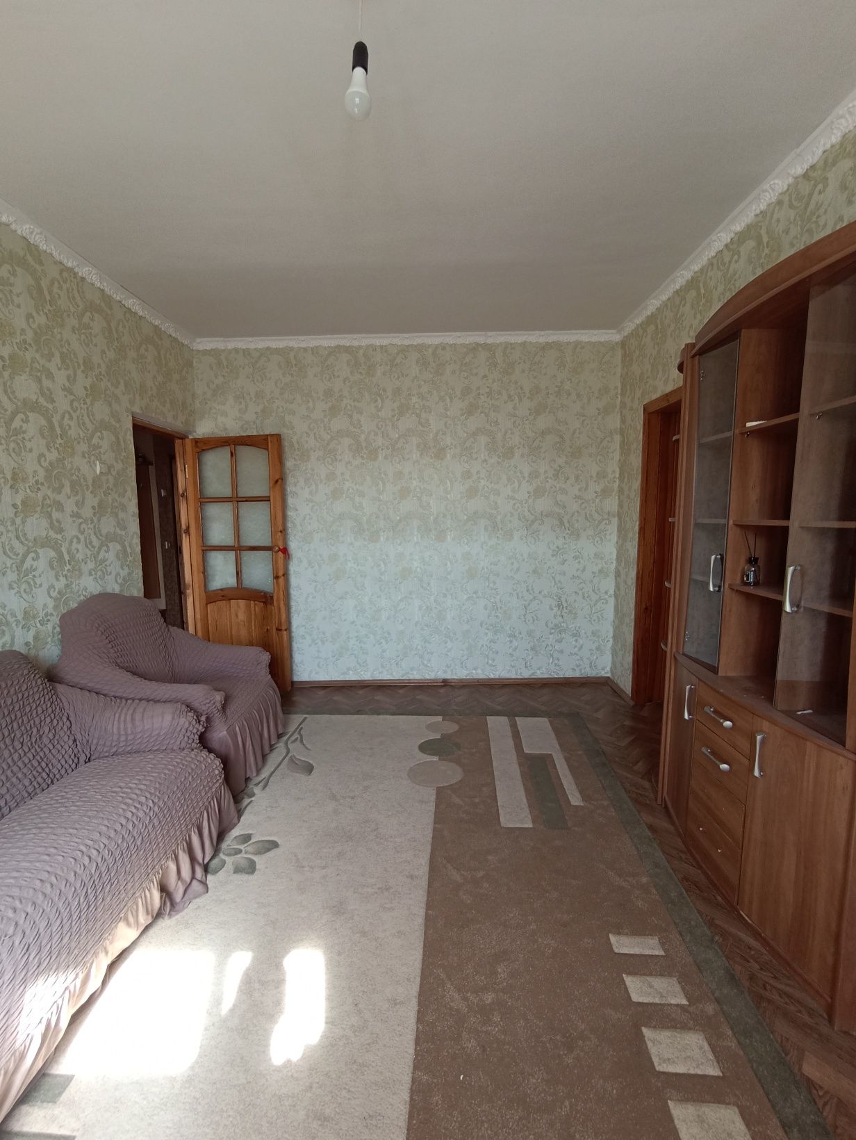 3х-комн кв Толе би 116, 4 эт, кирпичн