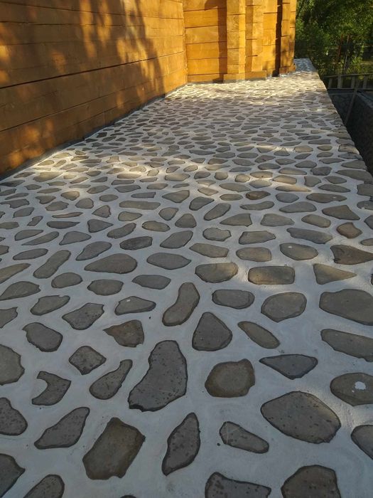 Vând și montez piatra de Rau