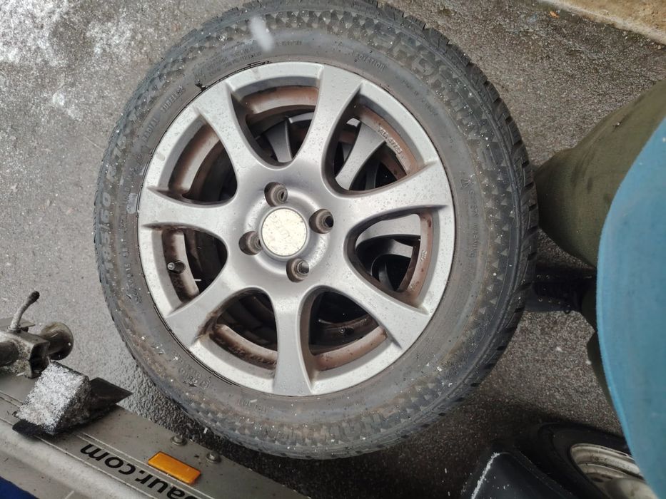 Vând jante cu tot cu cauciucuri de iarna