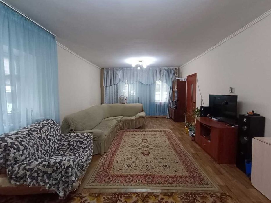 Продаю просторный 3 комнатный дом в Пришахтинске.