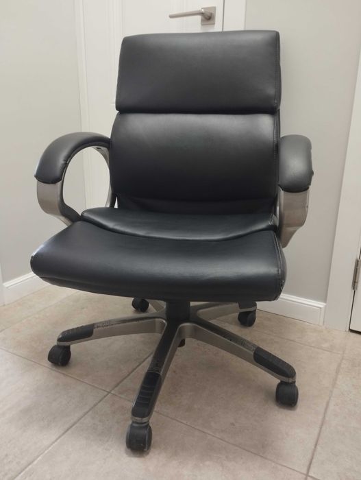 Кресло для офиса или домашнего кабинета