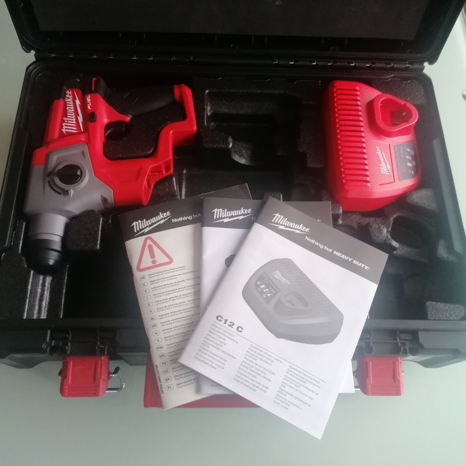 Перфоратор Milwaukee M12CH-0 НОВ+куфар и зарядно