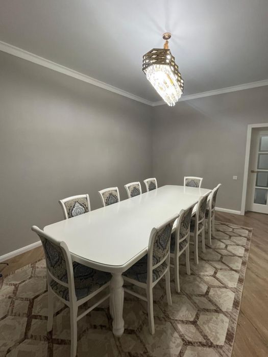 Продам гостинный стол со стульями