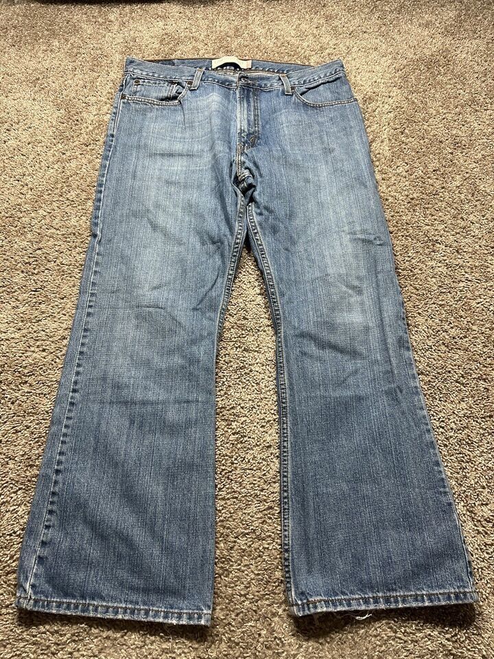 Levis 527 36x30 Low Boot Cut (фларычи)

w36 l30

не подошли по