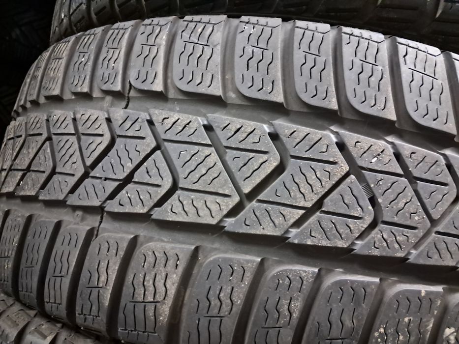Anvelope second iarna 205 40 R17 Pirelli