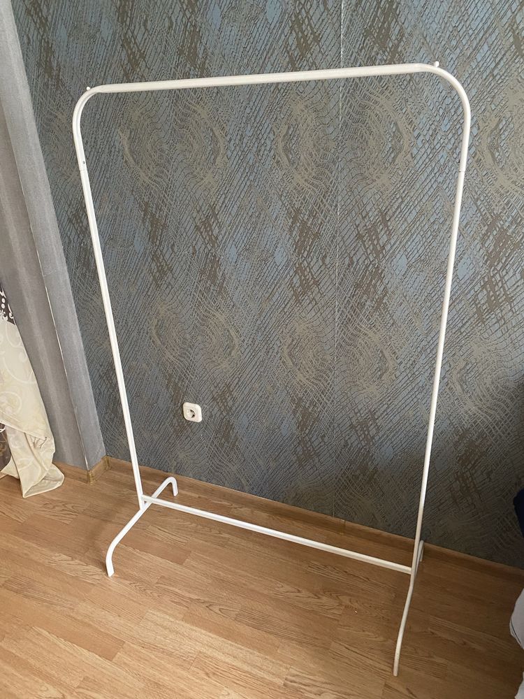 Продам вешалку наполную