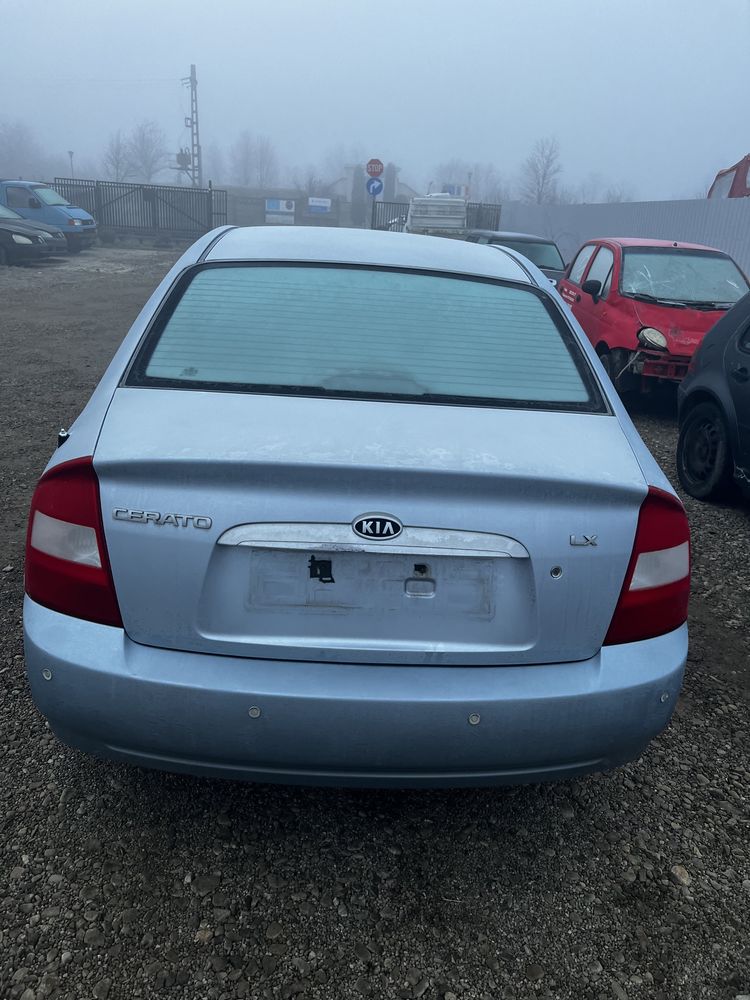 Dezmembrez Kia cerato 2005